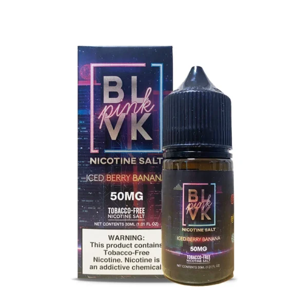 BLVK Iced Berry Banana 5% — 크리미한 바나나 톤과 차가운 베리 컬러 포인트가 함께 표현된 패키지 디자인. 병 전면에는 바나나와 베리 일러스트가 자연스럽게 조합되어 있으며, 아이스 쿨링 느낌을 강조하는 파란빛 그라데이션이 더해진 SaltNic 이미지.